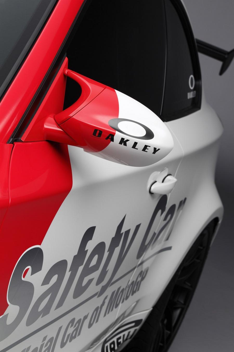  BMW 1-Series M Coupe MotoGP Safety Car 2011 года  (фото 5 из 40)